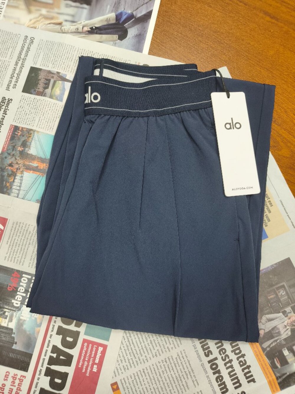 Navy Blue Alo Yoga Loose Fit Suit Up Trouser Regular - Minimalist Wardrobe🧩🍎 - Picture 6 of 7